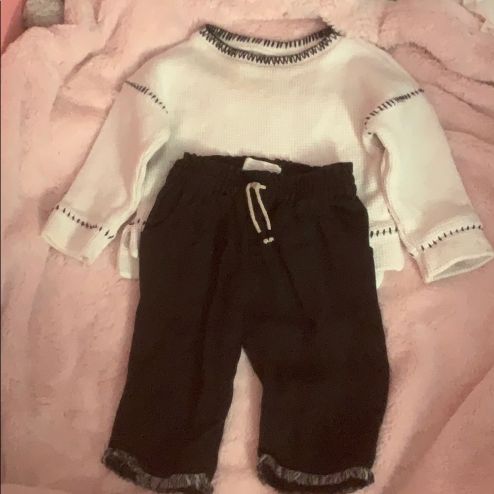 2 piece Zara 9-12 months worn twice !!